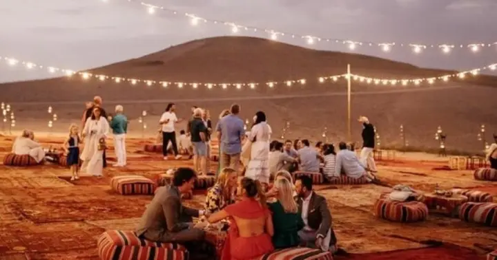 Cena en el Desierto de Agafay en Campamento Bereber con Puesta de Sol y Espectáculo
