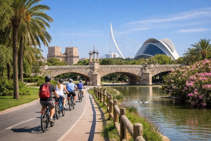 Valencia : Visita guiada en bicicleta por los puntos más destacados de la ciudad.