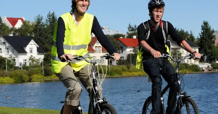 Reykjavik: Group City Bike Tour