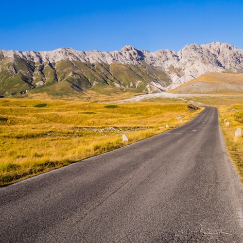 Abruzos: Visita guiada en grupo reducido desde Roma + Comida