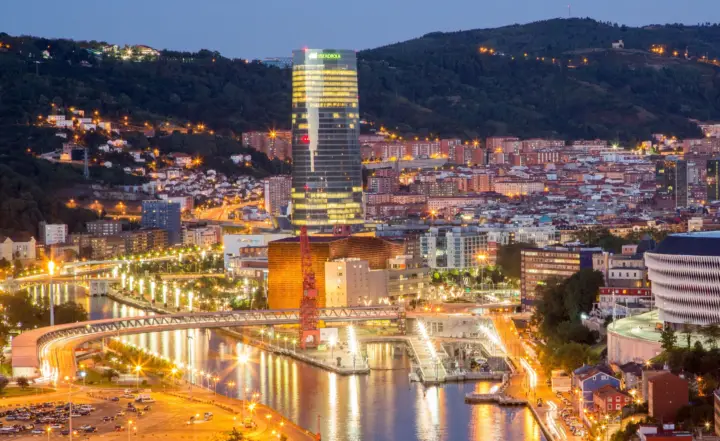 Tour a pie por Bilbao con guía local