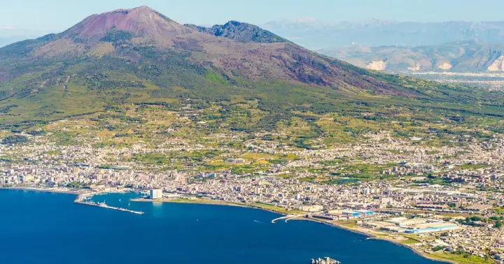 From Naples/Pompeii: Herculaneum, Vesuvius, and Pompeii Trip