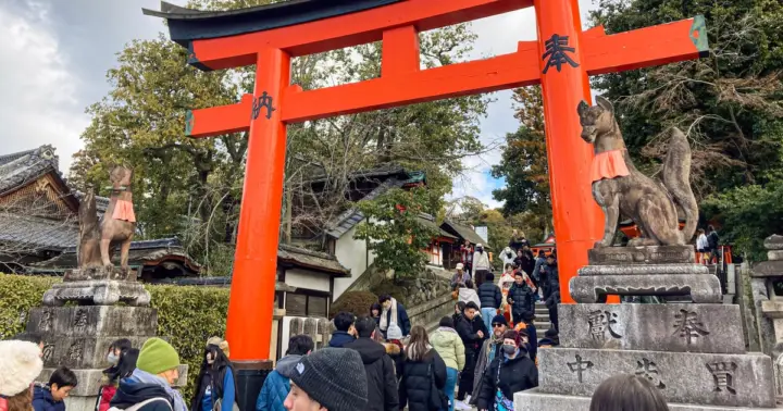 Kyoto: Fushimi Inari Night Walking Tour with Guide