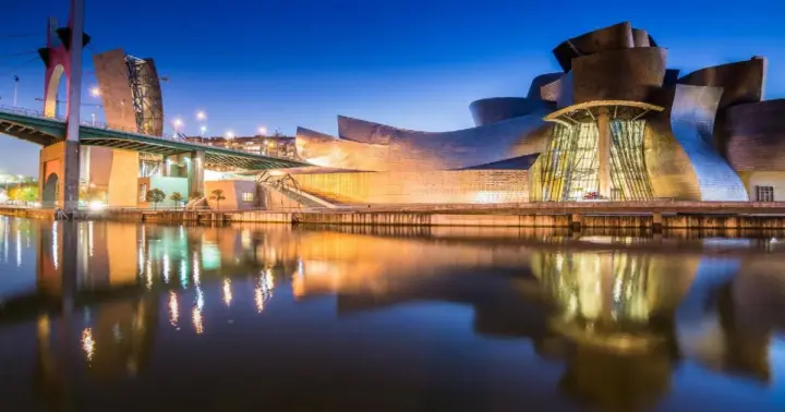 Bilbao: Experiencia VIP en el Guggenheim. Grupo reducido. Guía experto.