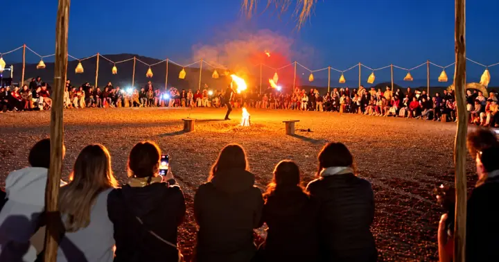 Marrakech: cena al atardecer en el desierto de Agafay con espectáculo de fuego