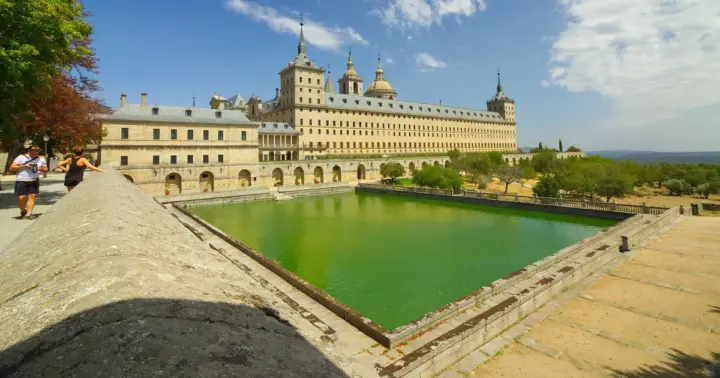 Desde Madrid: tour de medio día por El Escorial y la basílica del Valle