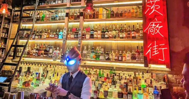 Kuala Lumpur: Hidden Bars, Forbidden History and Street Food