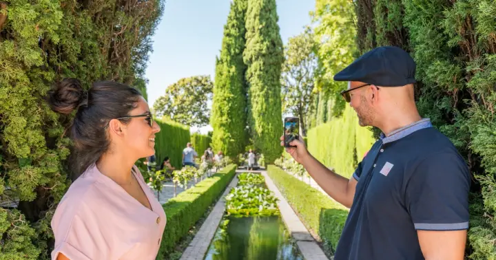 Granada: Alhambra Ticket and Guided Tour with Nasrid Palaces