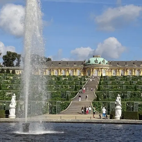 Sachsenhausen y Potsdam: Visita guiada desde Berlín