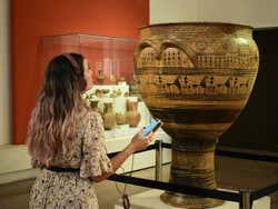 Entrada al Museo Arqueológico Nacional de Atenas con audioguía