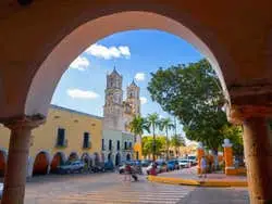 Excursión a Chichén Itzá y el cenote Saamal + Visita a una galería de arte