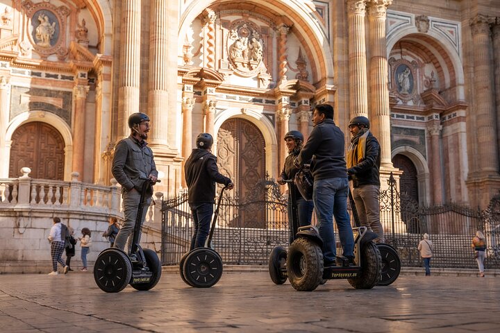 Tour por la ciudad de Málaga Aventura histórica en Segway de 3 horas