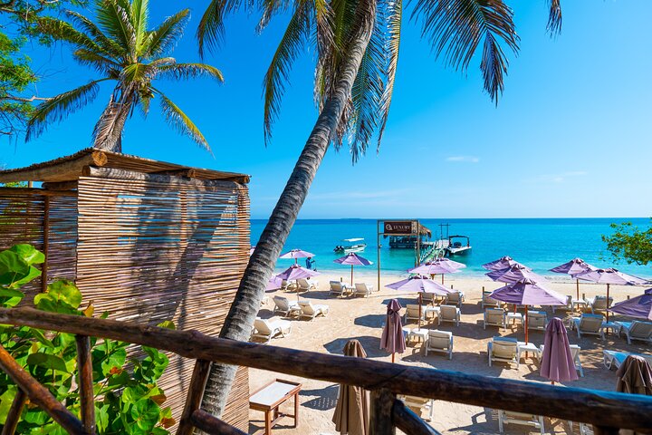 Un Día a Isla Privada Club de Playa Luxury con Alimentación