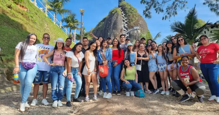 Tour Guatapé - Piedra del Peñol with departure from Medellín