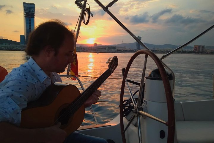 Sunset Sailing Experience w / Guitarra española en vivo y tapas españolas