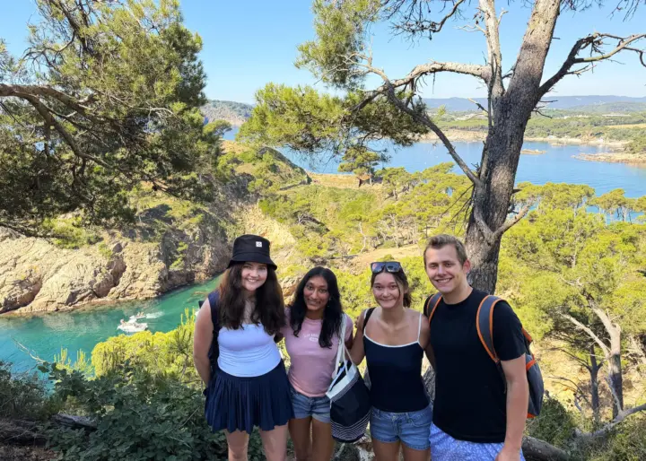 Aventura en Barcelona: ruta de senderismo por la Costa Brava y esnórquel