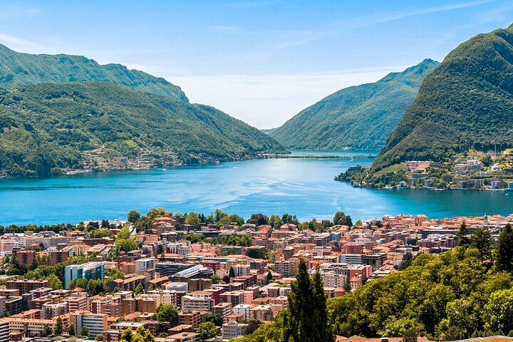 Tour a Como, Bellagio y Lugano desde Milán con crucero por el lago de Como