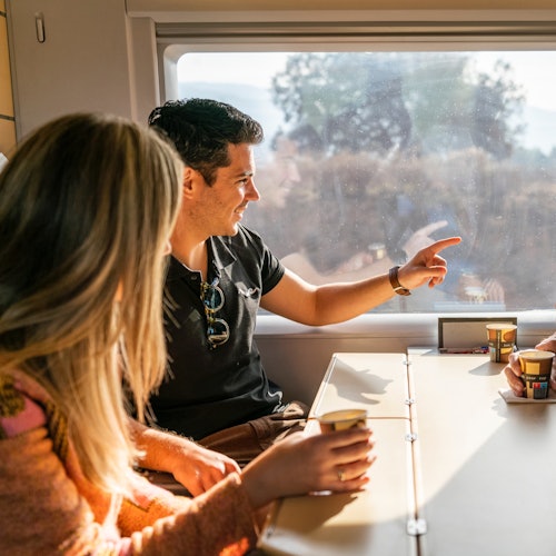 Sevilla: Visita guiada a pie + Viaje de ida y vuelta en tren desde Madrid