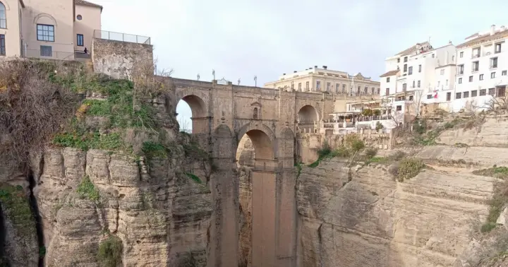 Desde Sevilla: descubre Setenil y Ronda