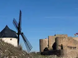 Eclipse solar 2026 en los molinos de La Mancha