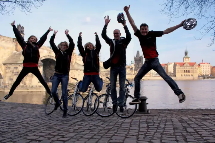 Praga: Visita de la ciudad en bici o bicicleta eléctrica con un guía local