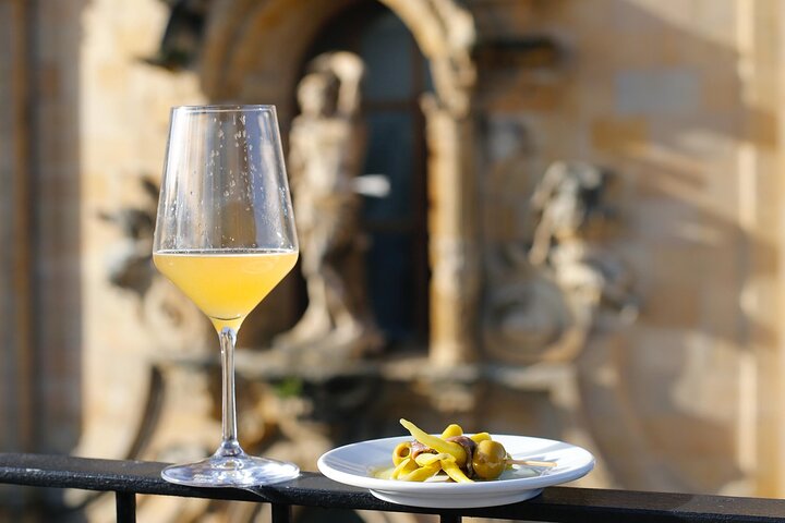 Tour privado de Pintxos con vinos españoles en San Sebastián