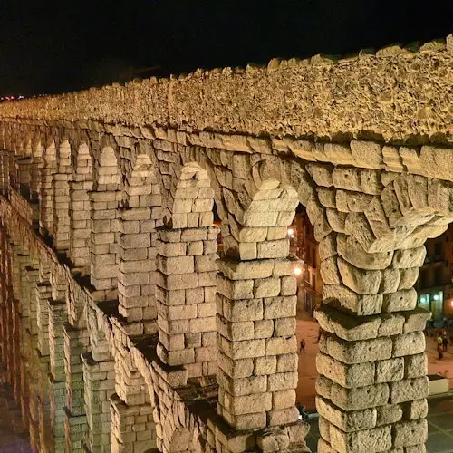 Segovia: Visita guiada de día completo o medio día desde Madrid