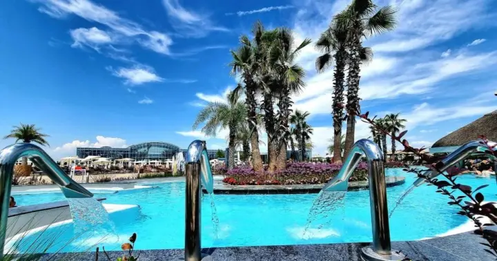 Bucharest: Therme Entry Ticket and Transfer