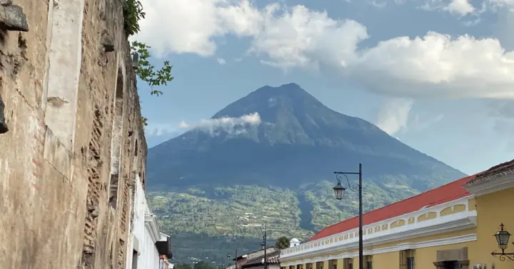 Antigua Guatemala: Guided Walking Tour with Coffee