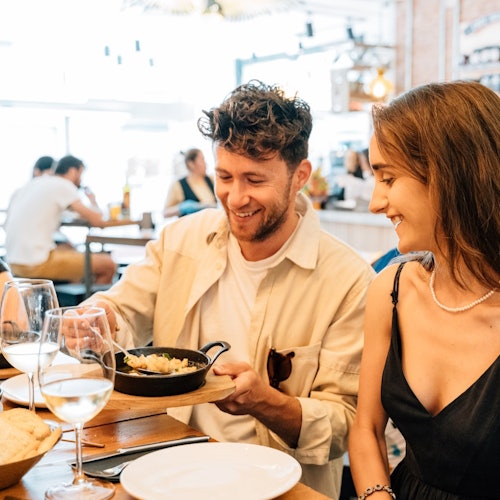 Sevilla: Ruta Guiada de Tapas y Cata de Vinos