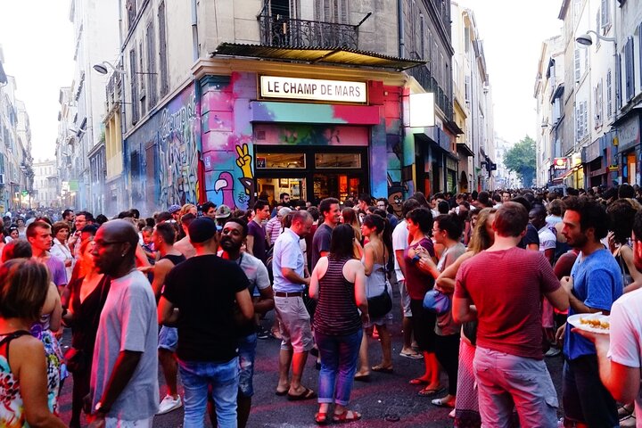 Cours julien el barrio más cool del mundo & Mercado exótico de Noailles