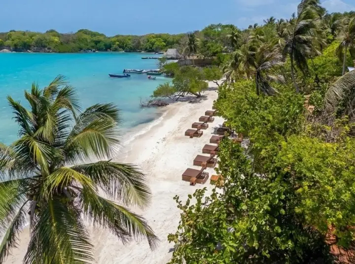 Cartagena: Private Beach Club Day Pass in Islas del Rosario