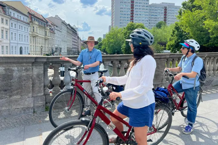 Berlín: tour privado en bici por lugares emblemáticos y secretos locales