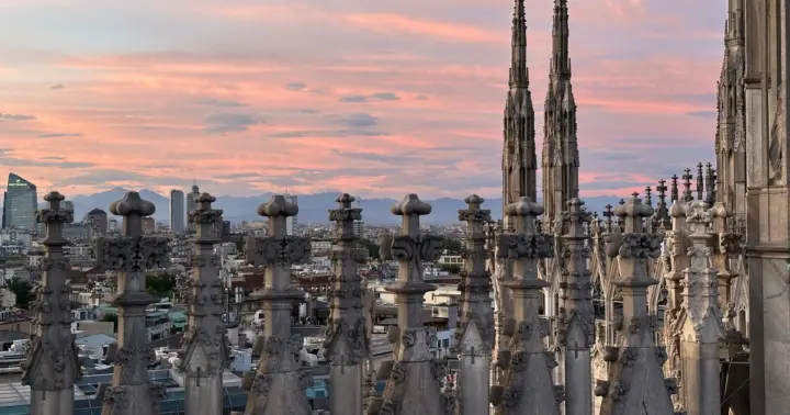 Milan: Duomo Rooftop Guided Tour with Priority Access