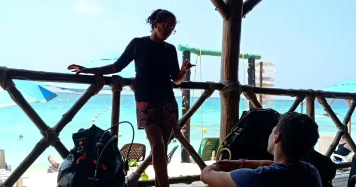 Cartagena to Barú: Beginner Scuba Dive + PADI class (10+)
