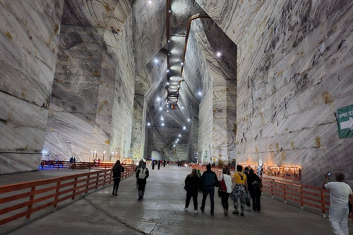 Small-group max 7, Salt Mine, Lunch at Winery & Dracula Grave