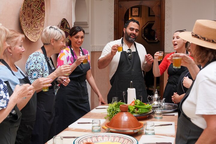 Clase de cocina marroquí con mercado en la Medina de Marrakech.