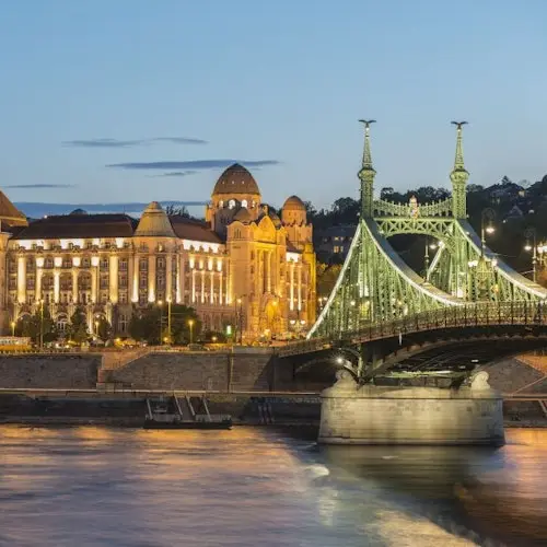 Budapest: Traditional Hungarian Dinner Cruise with Live Music