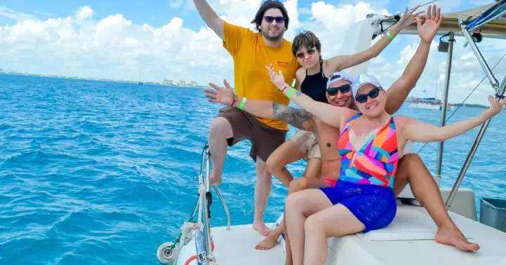 Cancún: Excursión en Catamarán a Isla Mujeres con Barra Libre de Bebidas
