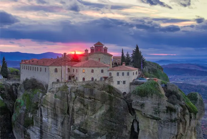 Desde Atenas: experiencia de 2 días en Meteora con 2 tours locales