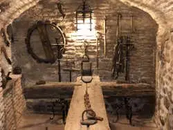 Tour de las leyendas de Toledo + Entrada a las Cuevas del Alcaná