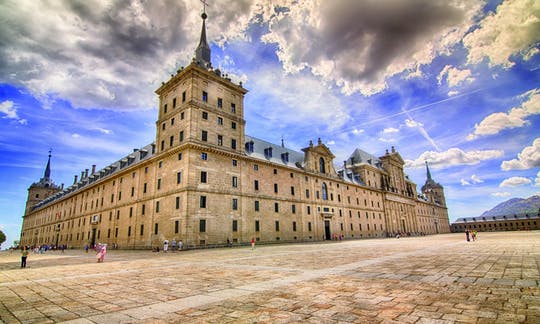 Excursión al Real Monasterio de El Escorial y al Valle de los Caídos desde Madrid