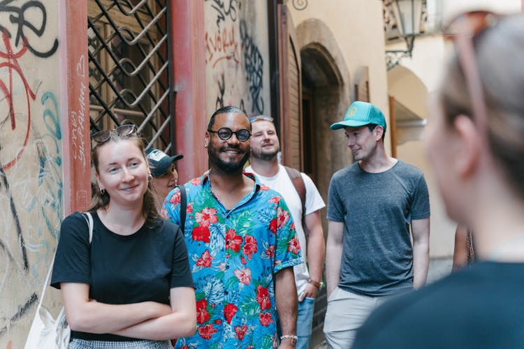 Crucero en barco por el Puente de Carlos con visita guiada a pie