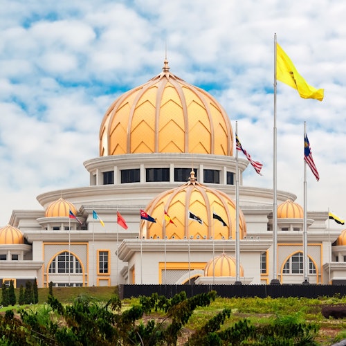 Kuala Lumpur Private Day Tour with Petronas Twin Towers & Batu Caves
