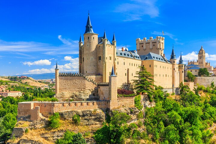 Excursión de un día a Segovia y Toledo desde Madrid con alcázar opcional