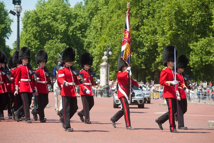 Changing of the Guard Guided Tour at Buckingham Palace