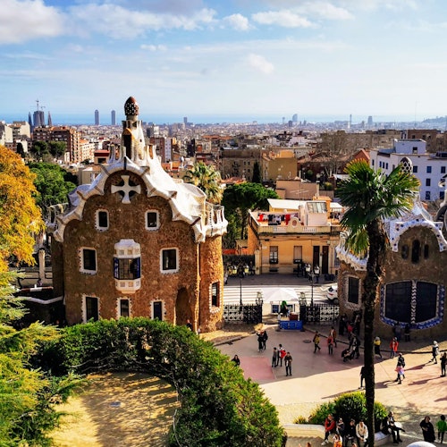 Park Güell: Entry Ticket + Guided Tour