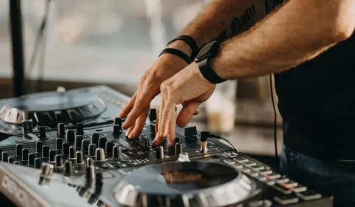 Lisboa: clase de DJ en un jardín secreto y fiesta al aire libre