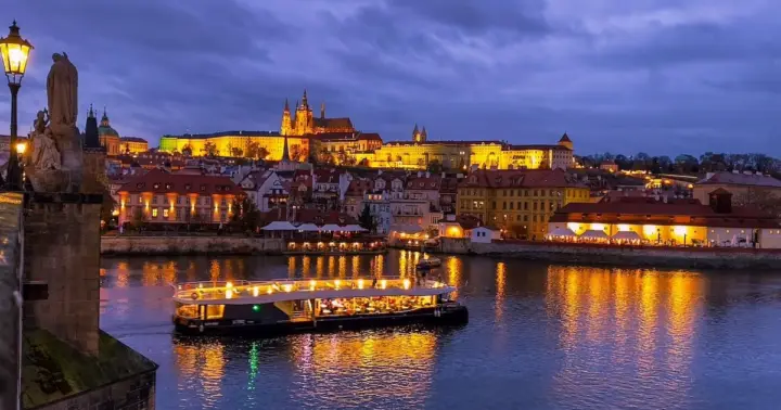 Praga: crucero turístico nocturno de 50 minutos