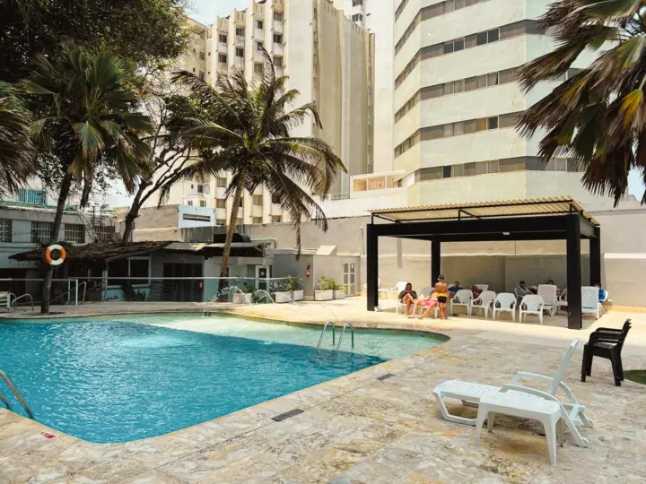 Cartagena: Dia de piscina en Hotel Playa Club frente al Mar en Bocagrande